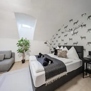 cozy-flat-near-city-center-souterrain-limited-free-parking.innsbruckaustriahotels.com/